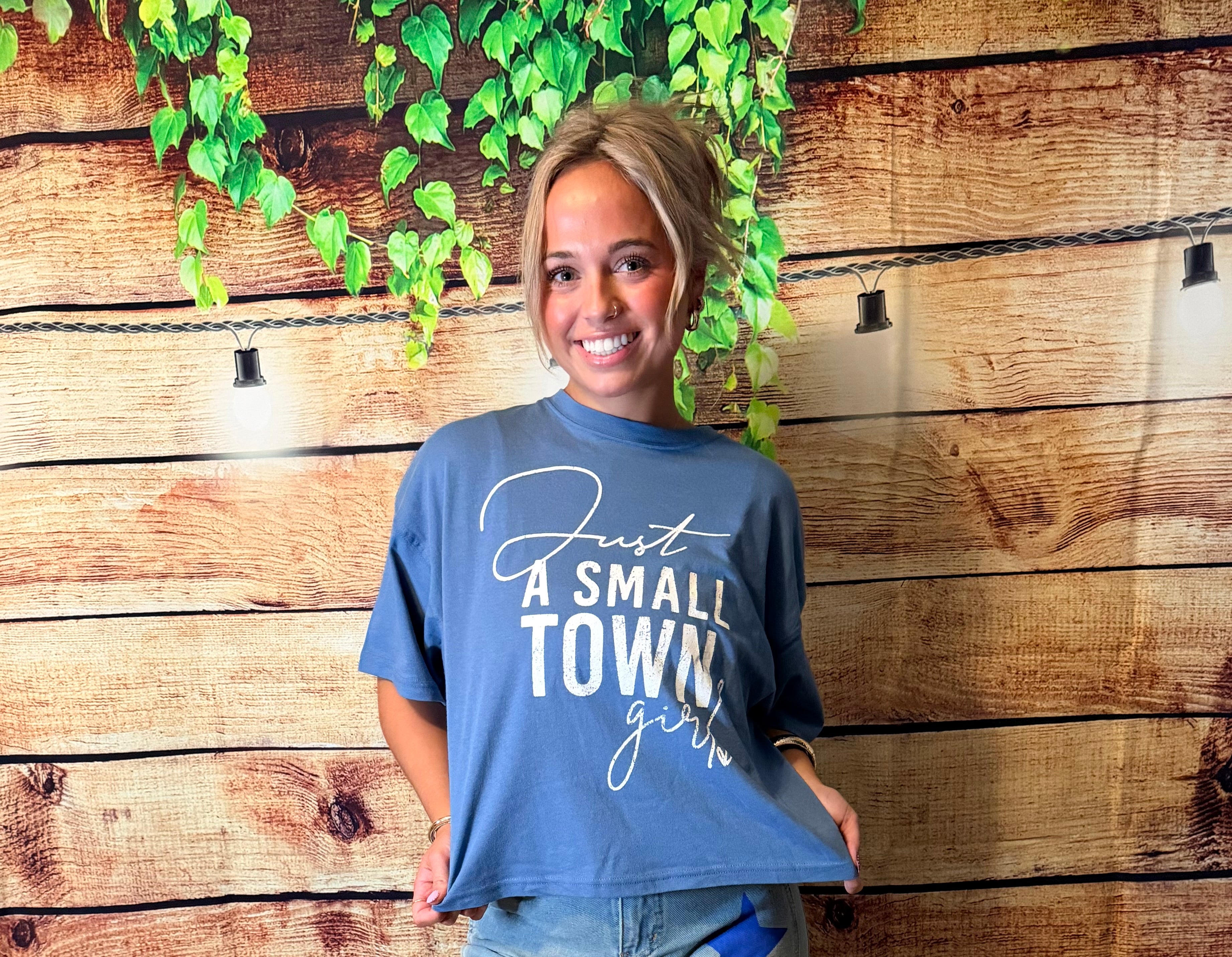 JUST SMALL TOWN GIRL GRAPHIC TEE