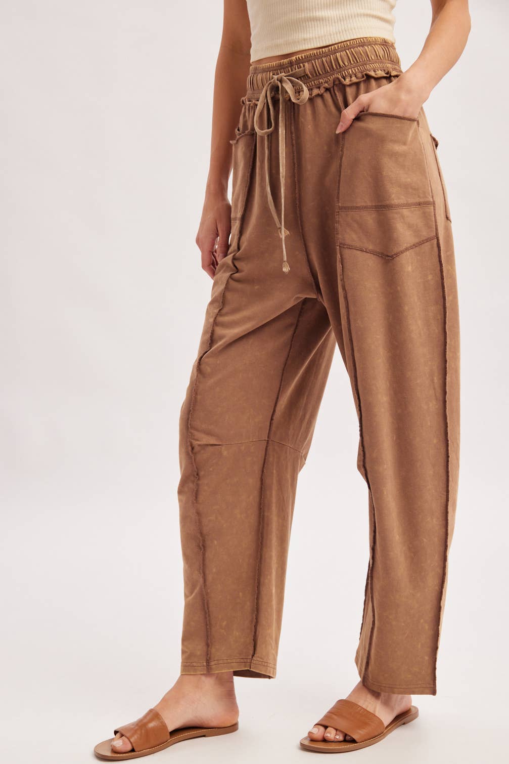 WASHED-OUT EXPOSED SEAM BARREL PANTS