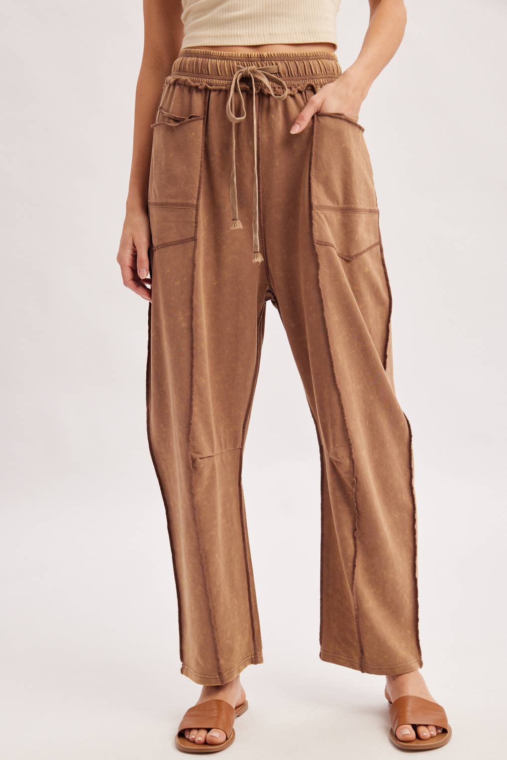 WASHED-OUT EXPOSED SEAM BARREL PANTS