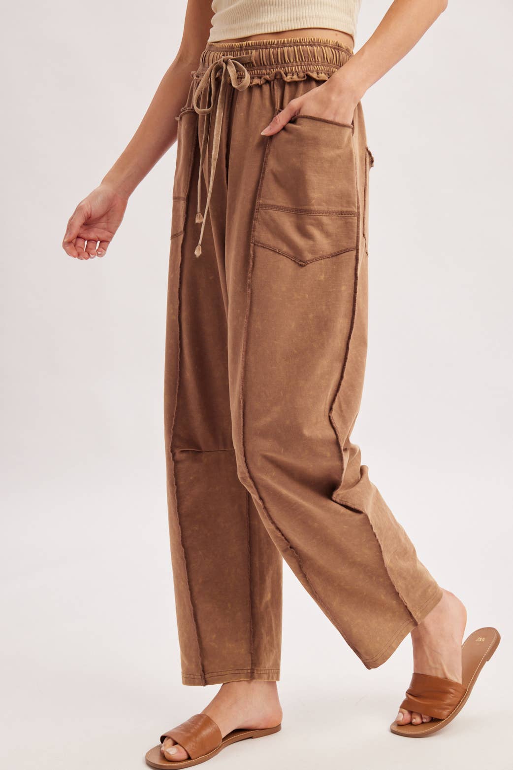 WASHED-OUT EXPOSED SEAM BARREL PANTS